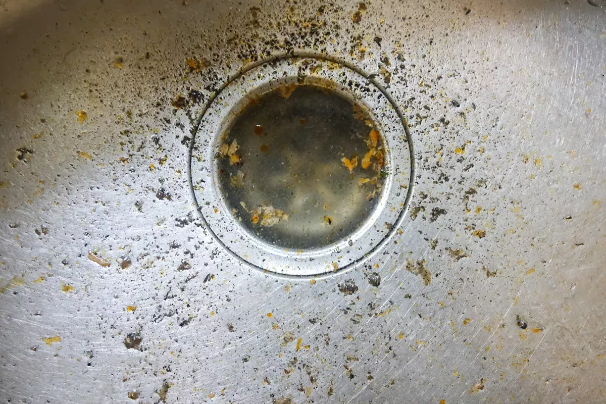 Hoe maak je je afvoer schoon met huismiddeltjes?